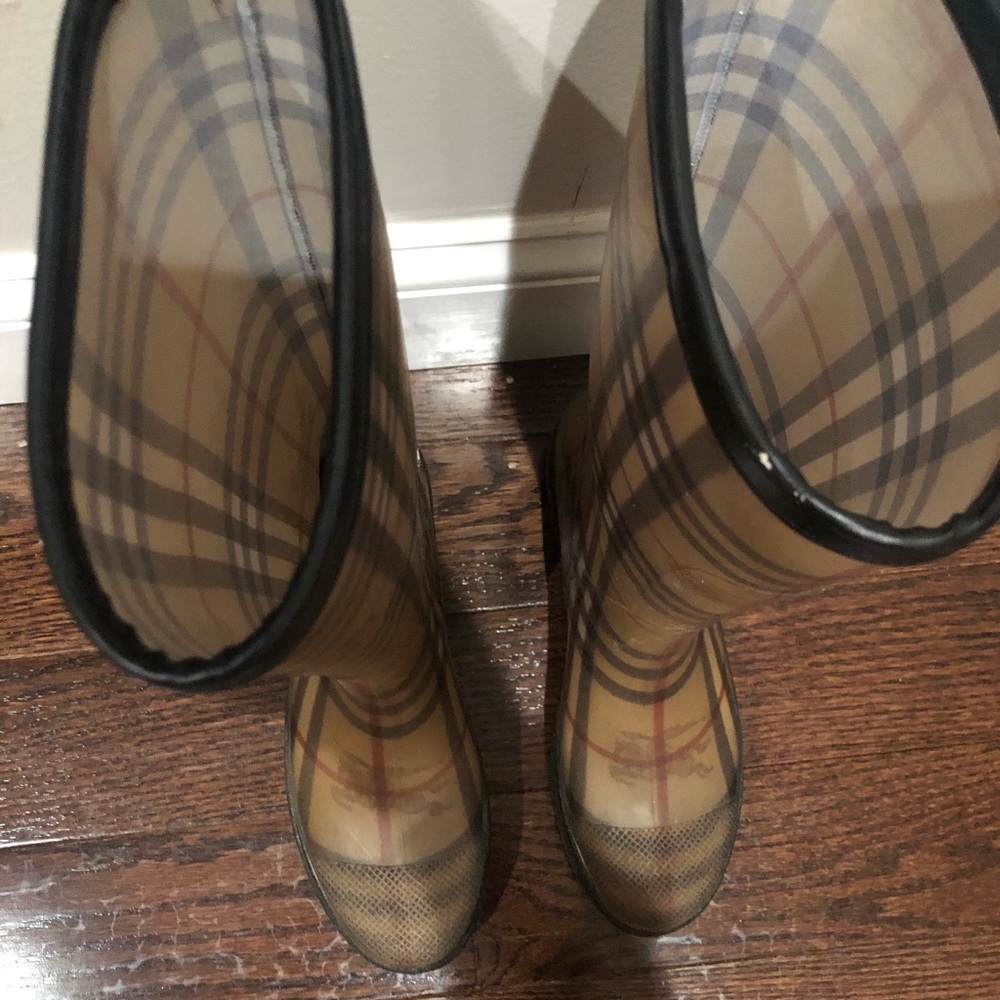 Burberry rain boots size 36 - Picture 2 of 6